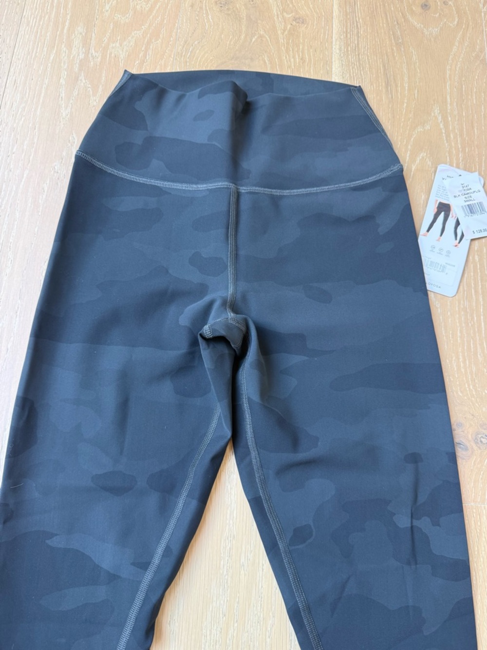 NEW ALO Yoga High-Rise Vapor Leggings - Black/Gray Camo - Picture 3 of 5